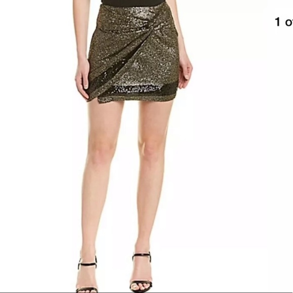🆕WILDFOX sequin skirt